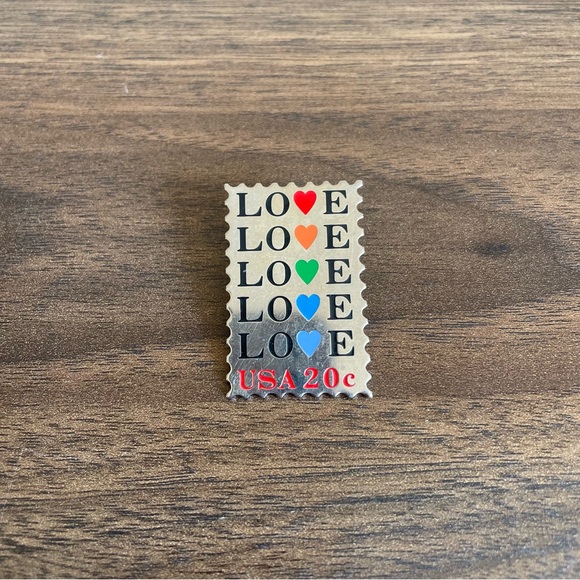 Vintage 1984 USPS Love Stamp Post Office Brooch Pin - Picture 7 of 8